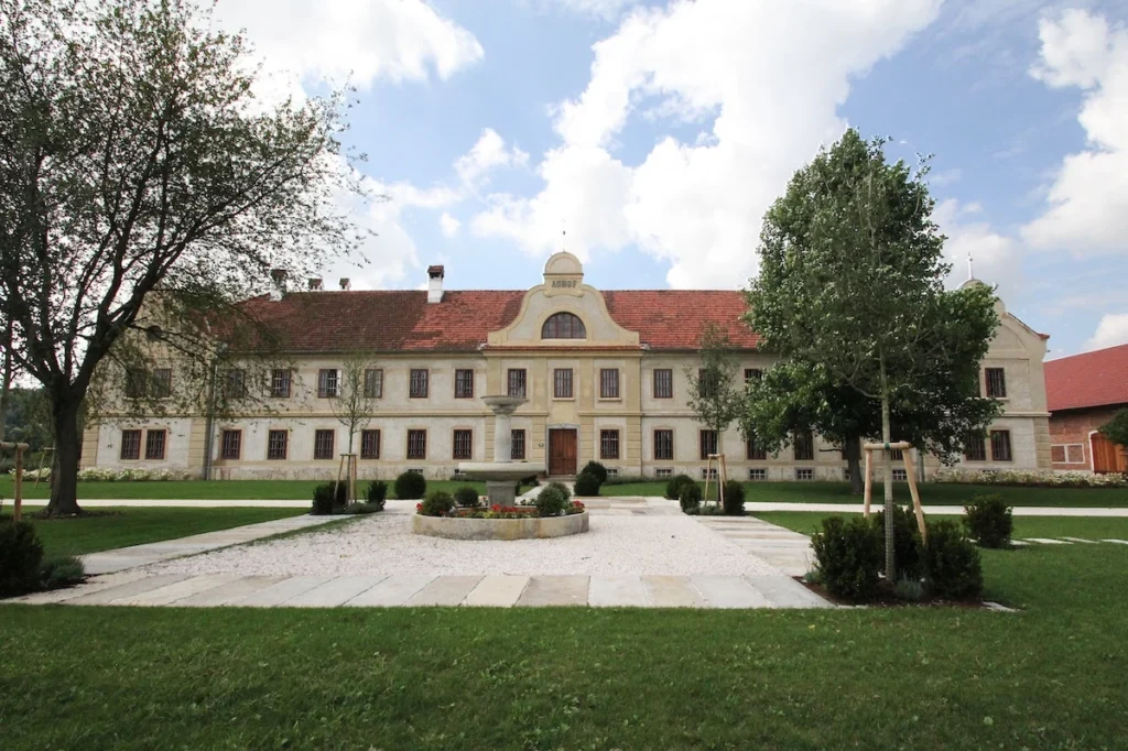 Vierkanthof umbauen Österreich